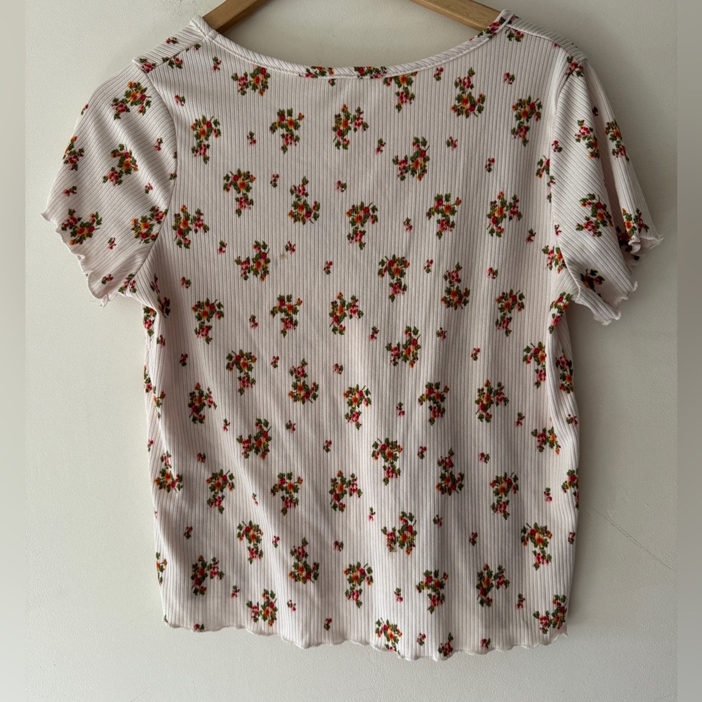 Olivia Rae Floral Ribbed Baby Tee‎ - Picture 2 of 3